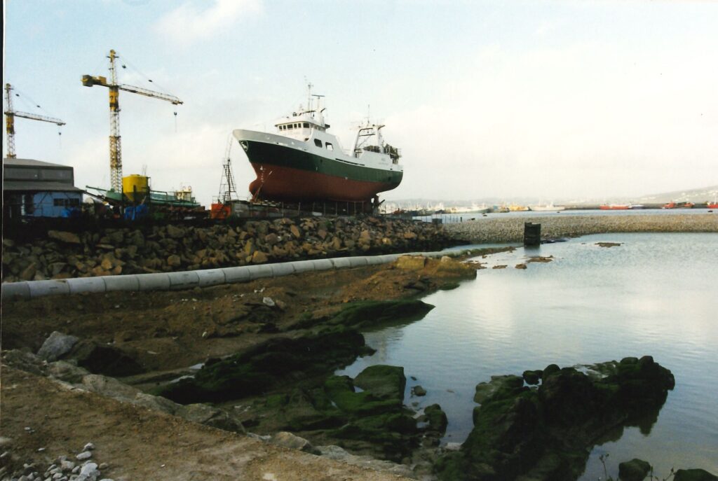 Vista dos Varaderos Chas dende a praia do Lazareto xa reducida